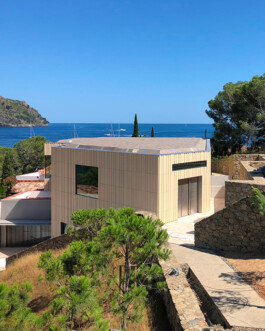 Ceràmica Cumella works with ceramics as a material language for architecture, art and space.